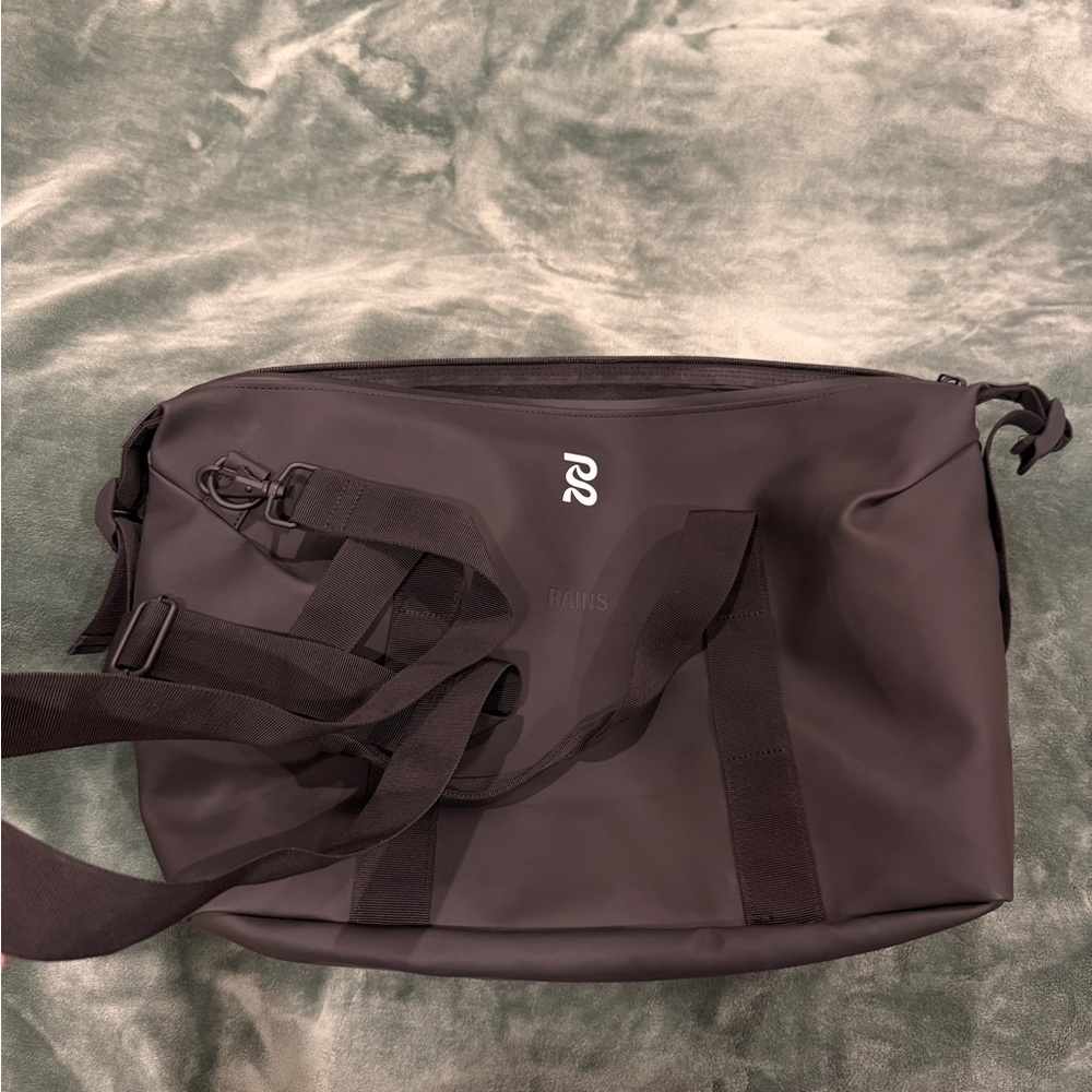Bandit running  and rains bag